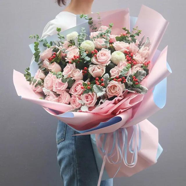 玫瑰花十一朵代表什么意思，十一朵玫瑰代表什么意思（生日送多少朵玫瑰合适）