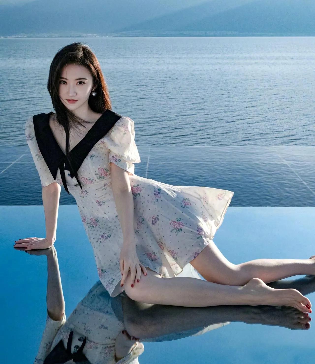 看到景甜这幅图,哇,美呆了,我却说她太辛苦了