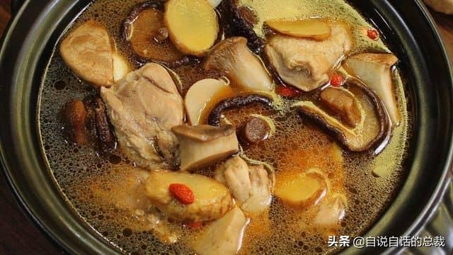 小龙虾属于海鲜类吗，小龙虾是海鲜吗（龙虾：从小龙虾到大花龙）