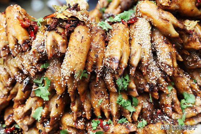 羊蹄子怎么做好吃，酱羊蹄的做法 最正宗的做法（西北人喝酒必上的5个“硬菜”）