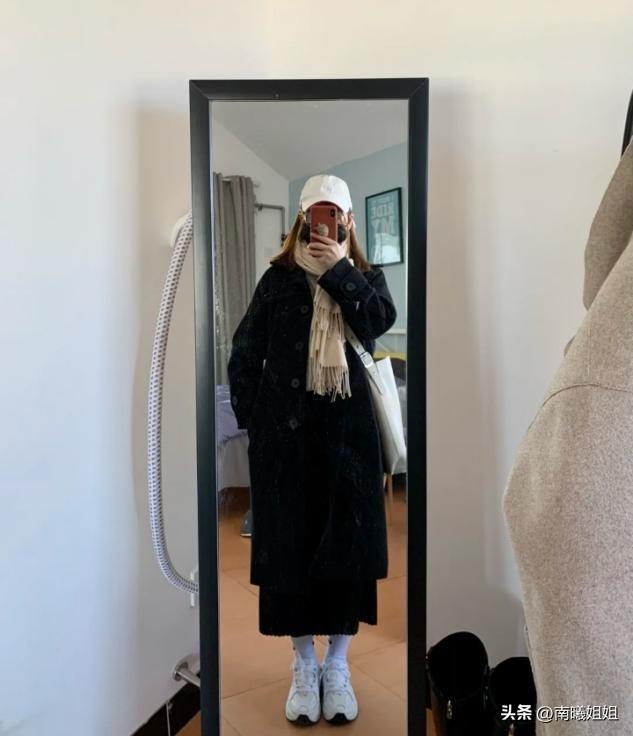 穿裙子配什么外套好看，穿裙子配什么外套好看春季（最近流行一种穿法）