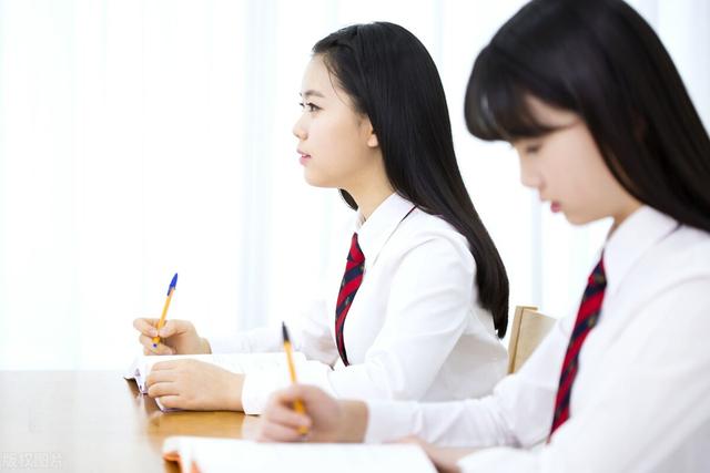 怎样写读后感?从哪几个方面写，读后感从几个方面来写（以《傅雷家书》为例）