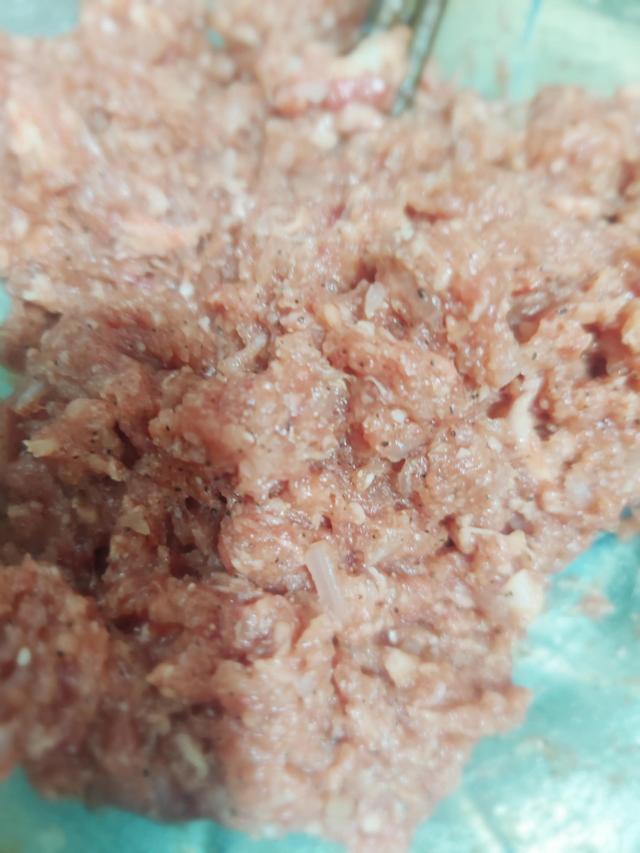 汉堡牛肉饼用哪个部位_牛肉汉堡用什么部位的牛肉，汉堡牛肉饼是牛的什么部位（家庭版牛肉汉堡）