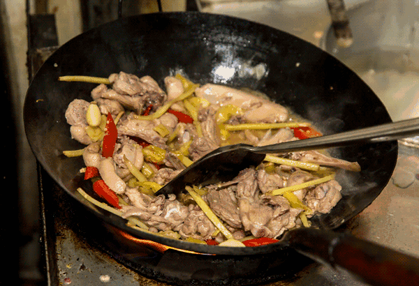 鸭子吃什么东西作为食物，吃鸭子和什么食物相克（中国人，怎么这么会吃鸭）