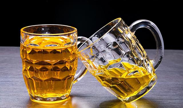 【酒杯分类】酒杯分类和使用介绍，酒杯分类名称及用途（11种不同款式啤酒杯及其适合的啤酒种类介绍）