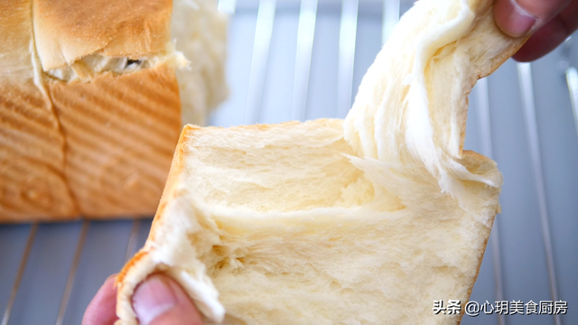 生面团如何做面包，发酵好的面团怎么做面包（全家人都爱吃吐司面包）