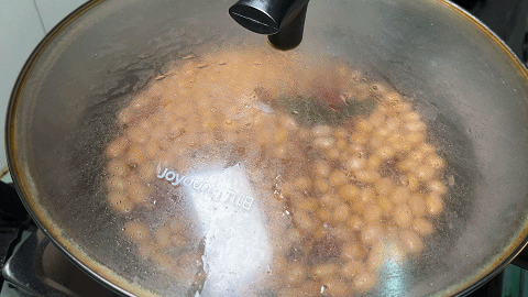 煮花生怎么煮好吃，水煮花生家常做法（加黄瓜丁和胡萝卜）