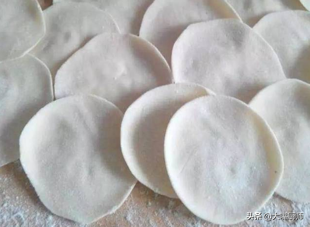 饺子皮怎么做，饺子皮怎么做包子（只要一个纯净水瓶）