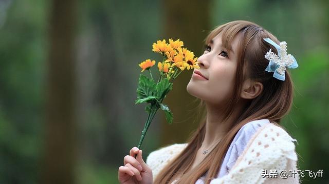 “第一眼就心动的人，真的会喜欢很久很久。”，第一眼就心动的人再次见到还是会心动（喜欢用这些微信头像）