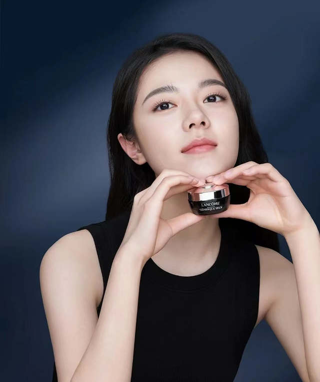 雅诗兰黛的眼霜，雅诗兰黛眼霜（雅诗兰黛小棕瓶、兰蔻小黑瓶、SK2大红瓶眼霜）