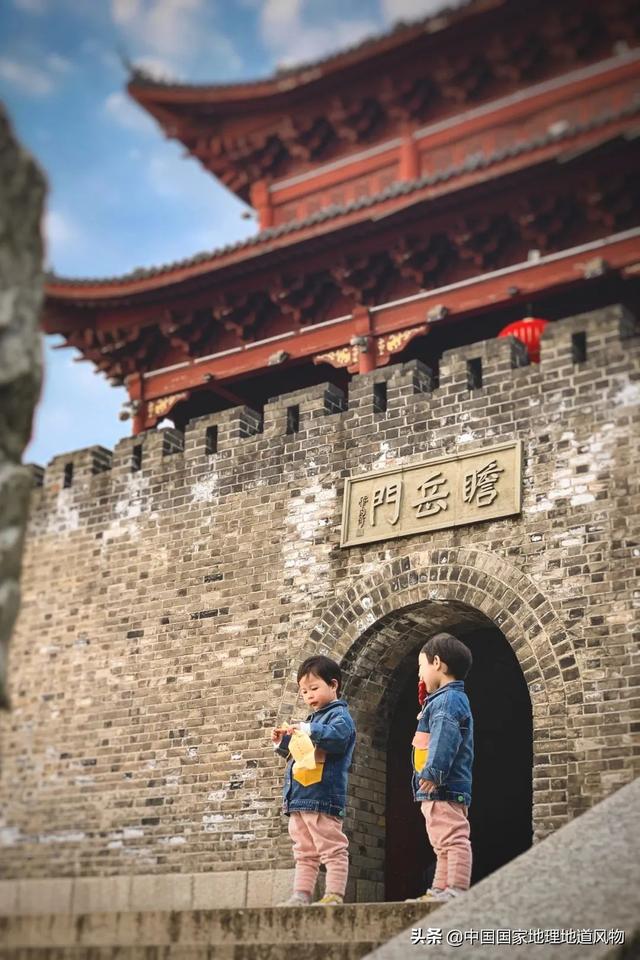 划分湖南湖北的湖是什么湖，湖南和湖北里的湖指的是哪个湖泊（不能被忽视的“湖南第二城”）