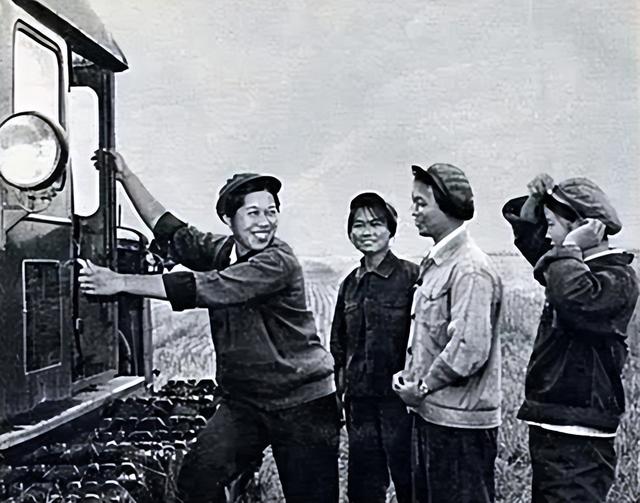 人民币上的人物，第四套人民币人物的排序是什么样的（1962年出版的1元钱上）