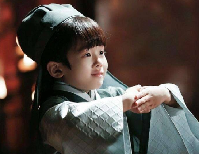 阿离的真身是什么,阿离是男孩还是女孩(那么阿离的大名白辰为何跟随