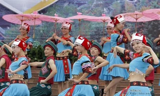 五十六个民族特色介绍，中国的56个民族介绍（五十六支民族，五十六个民俗）