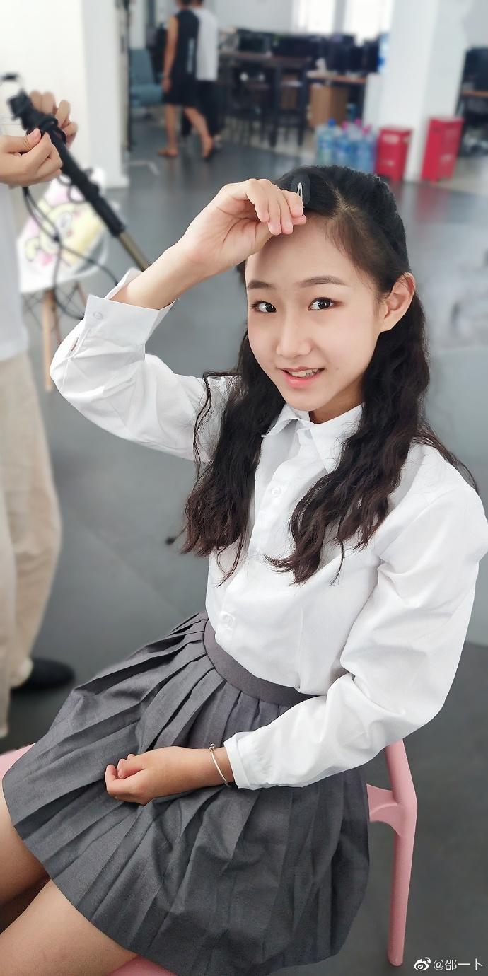 15岁童星女孩疑遭长期校园暴力,被逼到跳楼轻生!曾与邓超等共演