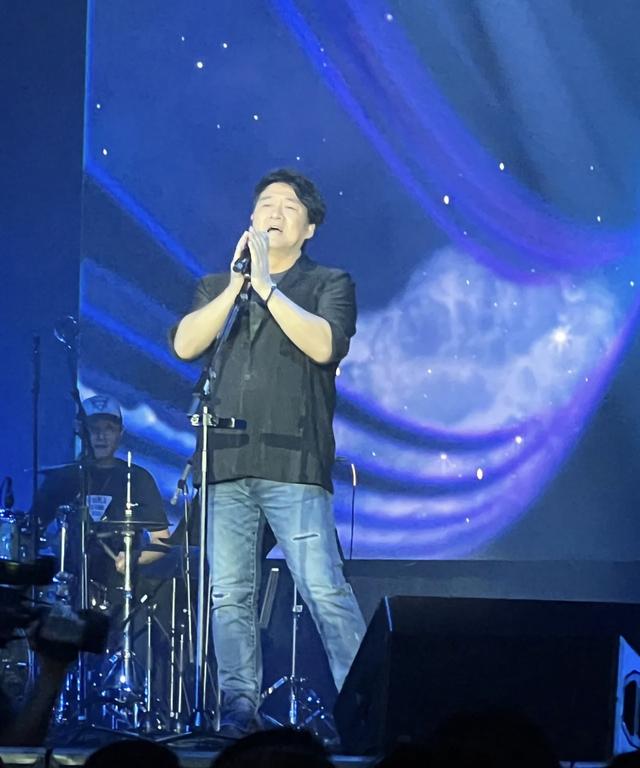 周华健个人资料，61岁周华健美国开演唱会