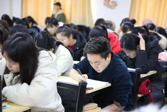 3+2大专和高考后大专的区别，3+2大专和高考后大专的区别是什么（3+2本科和4年制本科的区别）