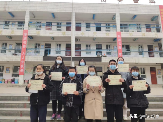 好书推荐卡简单又漂亮 一等奖，好书推荐卡简单又漂亮三年级（新密新华路初中开展“好书推荐”手抄报评比活动）