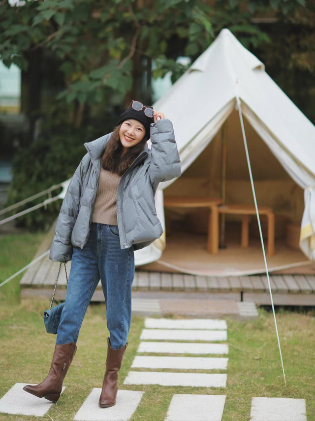 白色外套穿搭，白色外套穿搭图片女（今年羽绒服建议穿“蓝色”）