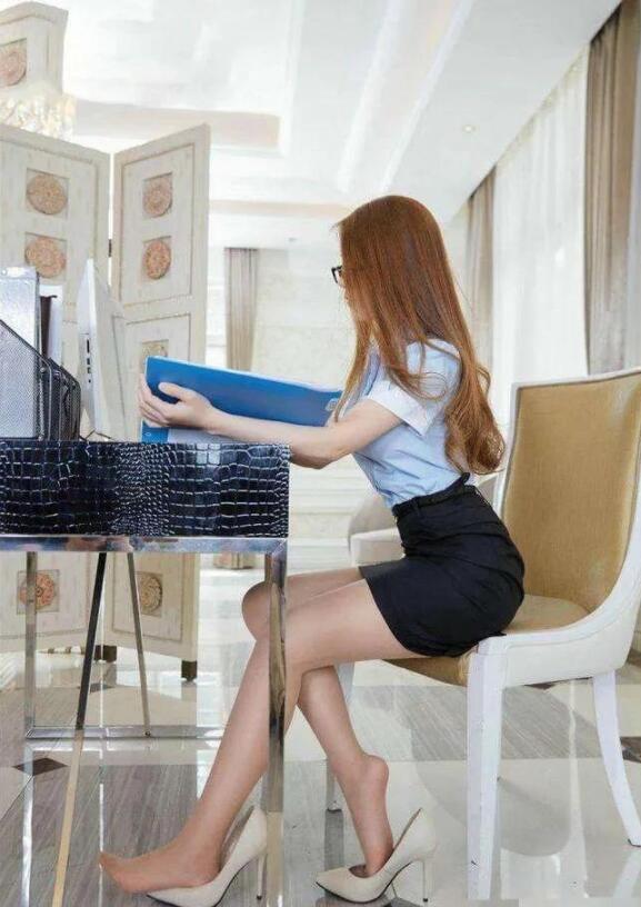 顶天立地的拼音，顶天立地的拼音怎么写（赏美女·学成语）