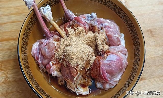 最简单炸鸡腿的做法，家常炸鸡腿怎么做（炸鸡腿这样做好吃）