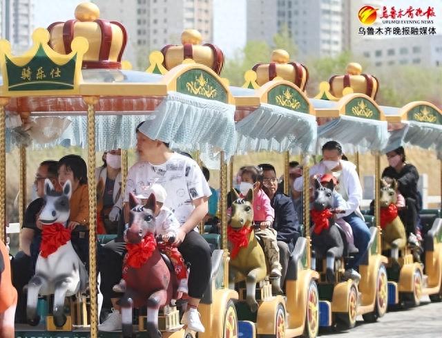 组图丨假期畅游乌鲁木齐水上乐园
