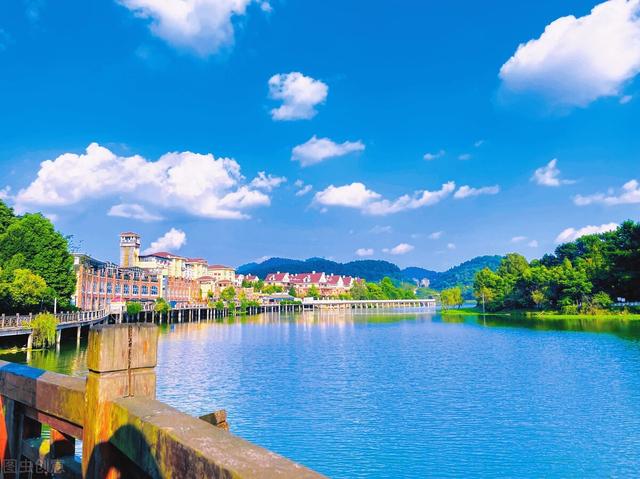 恩施几月份去旅游最好，恩施旅游什么时候最佳（适合七八月旅行的８座小城）