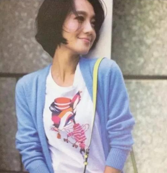 知名女主持朱丹：二婚嫁周一围，四年生两胎，生活有苦也有甜
