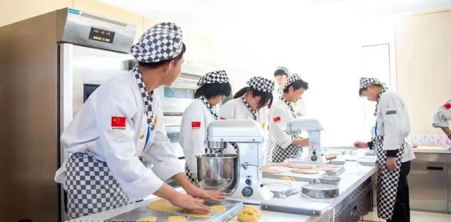 职高和普高有什么区别 哪个好，普高与职高哪个好（普高和职校该选哪一个）