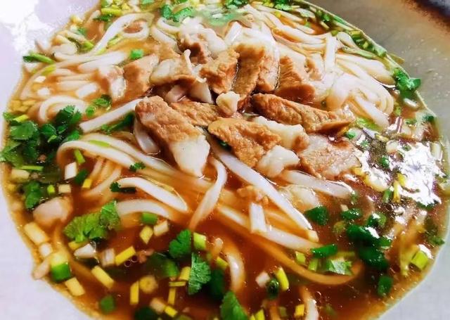 长沙有什么好吃的，长沙有什么好吃的特色美食街（长沙最有名的5种小吃）