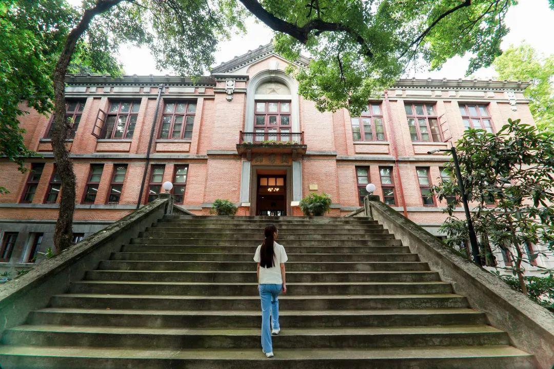 浙江大学主校区(浙江大学各个校区简介)