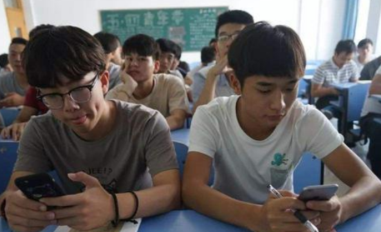 河南女子职业学院，河南女子职业学院招生录取规则和录取条件顺序政策解读2022参考（河南一高校女生操场走秀）
