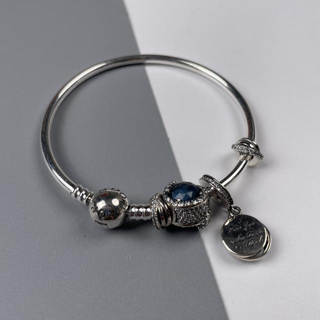 潘多拉珠子哪个最受欢迎，潘多拉繁星童话手链繁星中最闪亮的星很有童话气氛戴起来很轻便