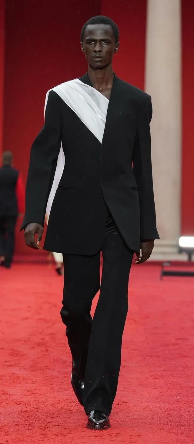 element是什么牌子，ELEMENT是啥牌子的电视（95岁的FERRAGAMO）