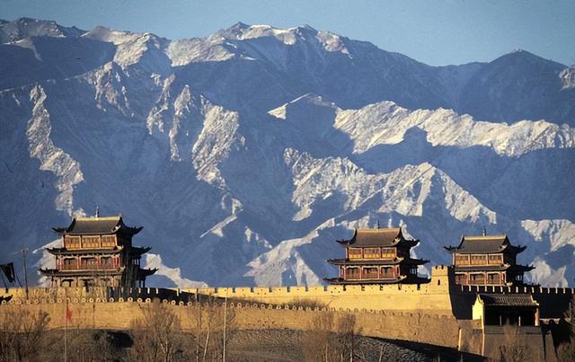 围拢的反义词，围拢的拢怎么组词（关陇演义第一百七十章-凉州米殿策不屈殉难）