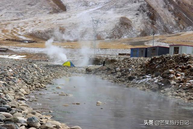 泡温泉没带泳衣怎么办，泡温泉要穿泳衣吗（西藏公路边发现一处野温泉）