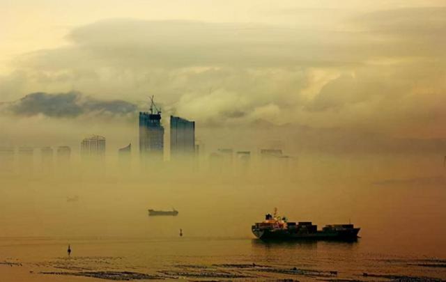 生活中有哪些海市蜃楼现象，生活中有哪些海市蜃楼现象及原因（空中一列火车飞驰而过）
