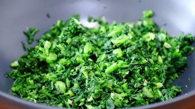 荠菜香菇羹怎么做，遇到路边这种野菜别手软