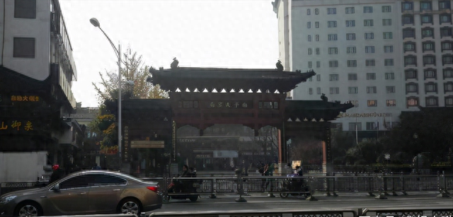 南京“首都大戏院”1931年开业时的广告语，有多自负