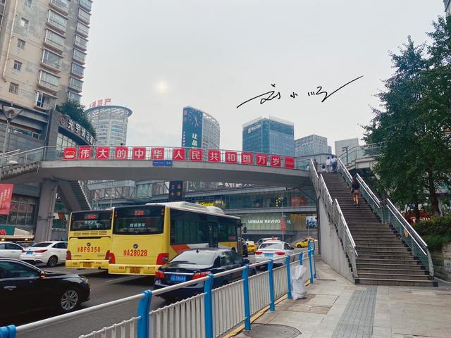 重庆市哪个区最繁华，成都好还是重庆好（游客：不愧是新一线城市）