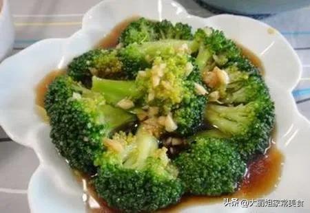 苦瓜可以直接生吃吗，苦瓜是否可以生吃（这6种“刮油”蔬菜要多吃）
