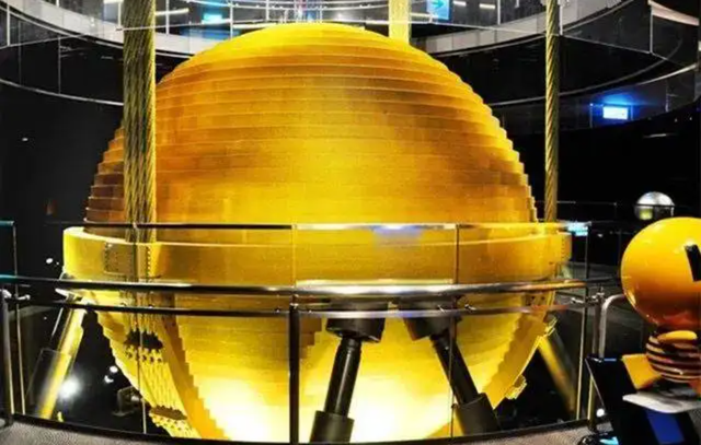 阻尼器的工作原理是什么，阻尼器的工作原理是什么呢（所有的高楼都在大风中摇曳）