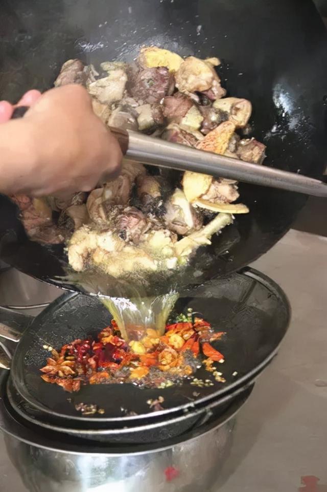 回锅鸡的制作方法，十五秒回锅鸡色泽酱红