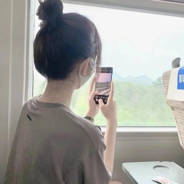 优质侧脸女头，微信头像，优质侧脸女头（头像，侧颜也很美的女孩子）