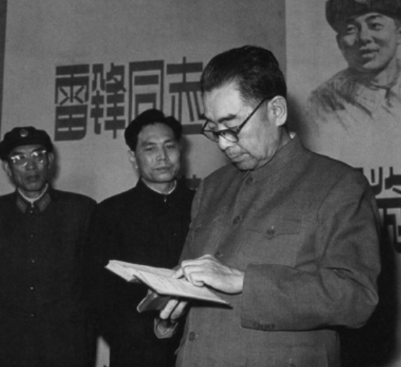 周总理后人今何在，与他血脉相亲的两兄弟