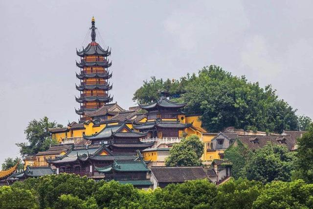 现实中的金山寺在哪里，现实中的金山寺在哪儿（如今是国家5A级风景区）