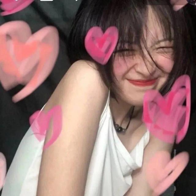 头像女背影或侧面 唯美，温柔意境侧面背影女头   除了浪漫和温柔 还想陷在夏日的晚风里微信（粉红女头/吹晚风、在等你、在等夏天、在等和你一起过夏天）