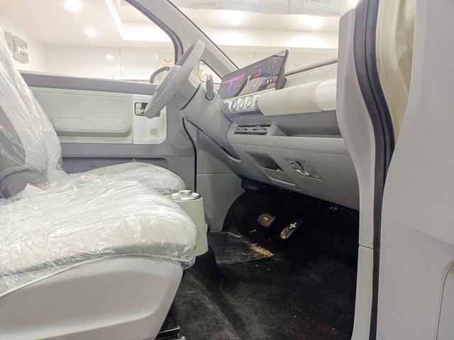 两座汽油小汽车，2人座汽油小汽车有哪些（五菱晴空给你新选择。）