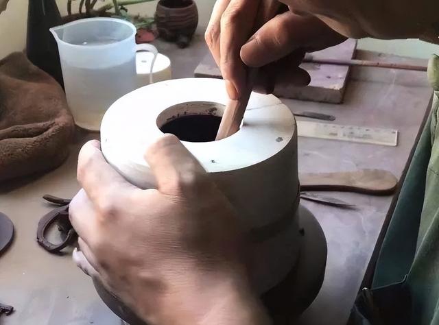 紫砂壶如何鉴别，降坡紫砂壶如何鉴别（快速鉴别全手工紫砂壶）