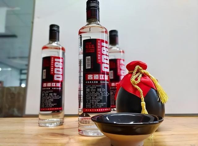 自己在家怎么酿造白酒，酿造白酒工艺流程（了解下自酿酒这些危害和注意事项能帮助你）